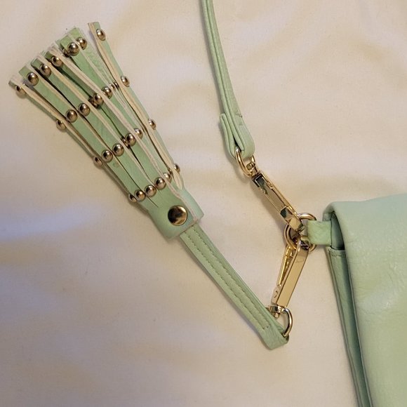 ❣️HP❣️Charming Charlie mint fold over snap/zip closure w/removable strap purse. - Picture 4 of 12